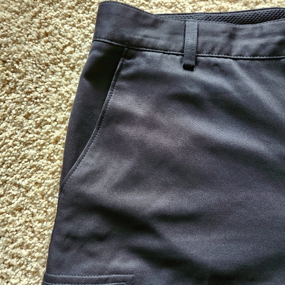 Izod Classic Golf shorts Size 34 Color black inseam 10 inches - Picture 3 of 11